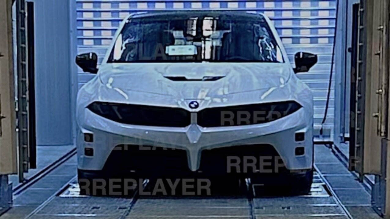 Появилась фотография М-версии электроседана BMW i3