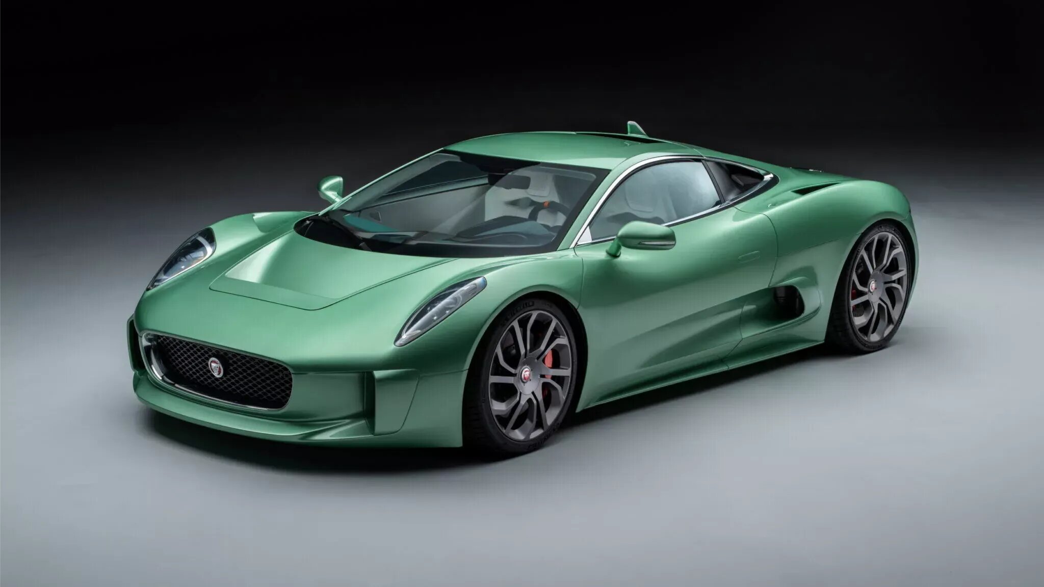 Прототип суперкара Jaguar из фильма про Бонда переделали для дорог общего пользования