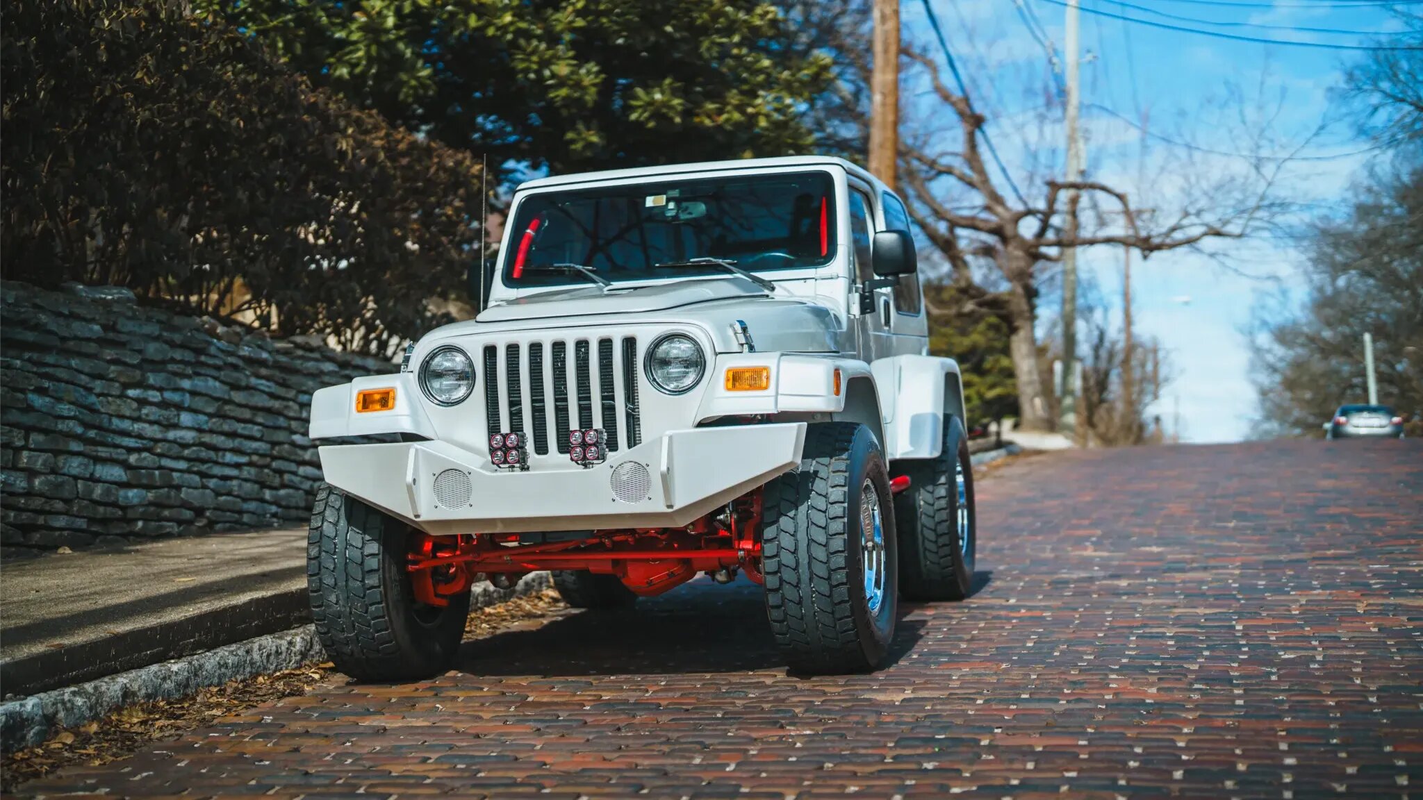 Старый Jeep Wrangler оснастили мотором от Dodge Viper и выставили на продажу