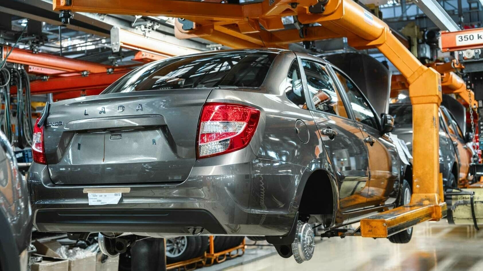 На АвтоВАЗе стартовала сборка «антикризисной» Lada Granta