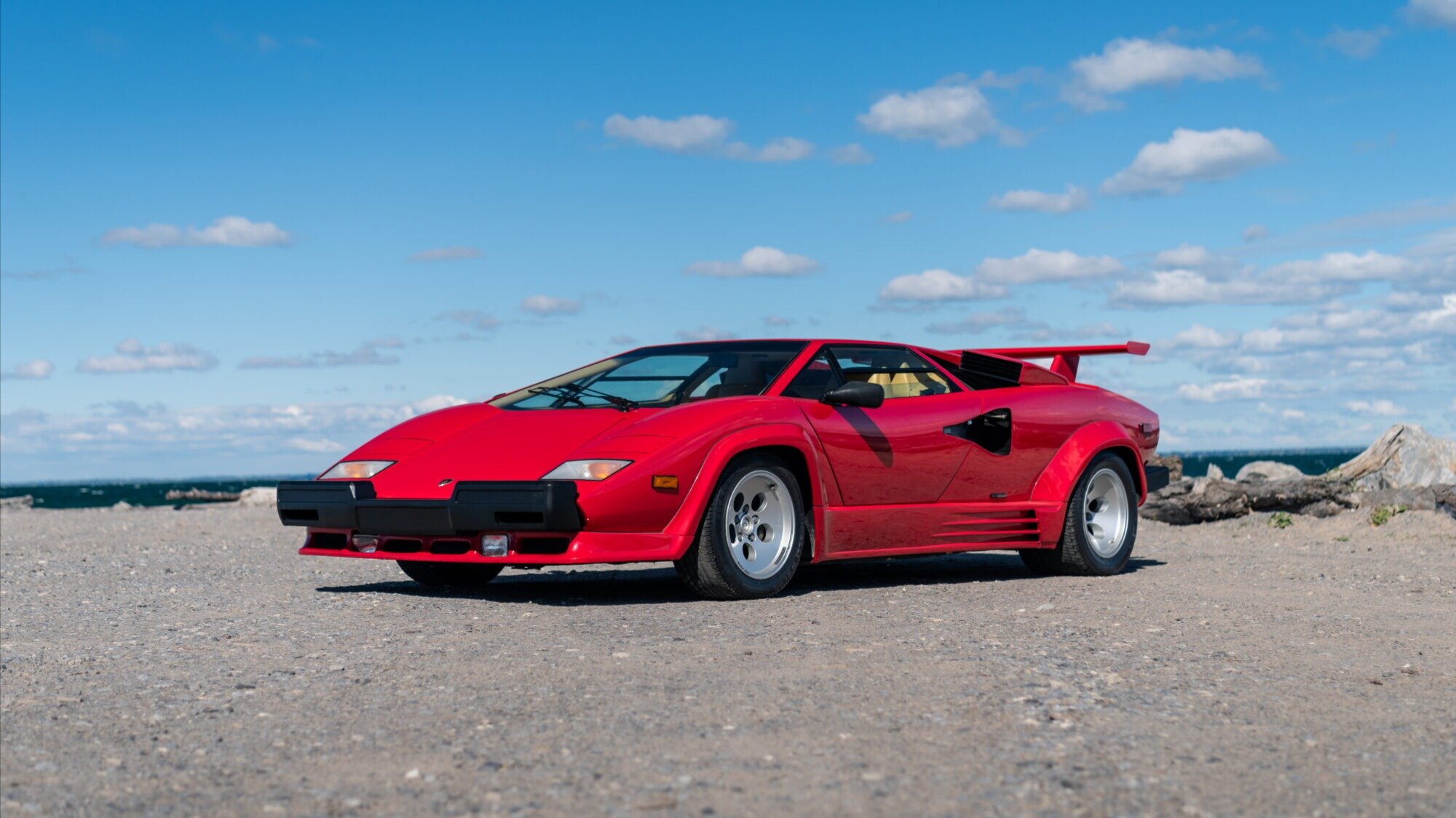 Первый Countach, отреставрированный на заводе Lamborghini, выставили на продажу