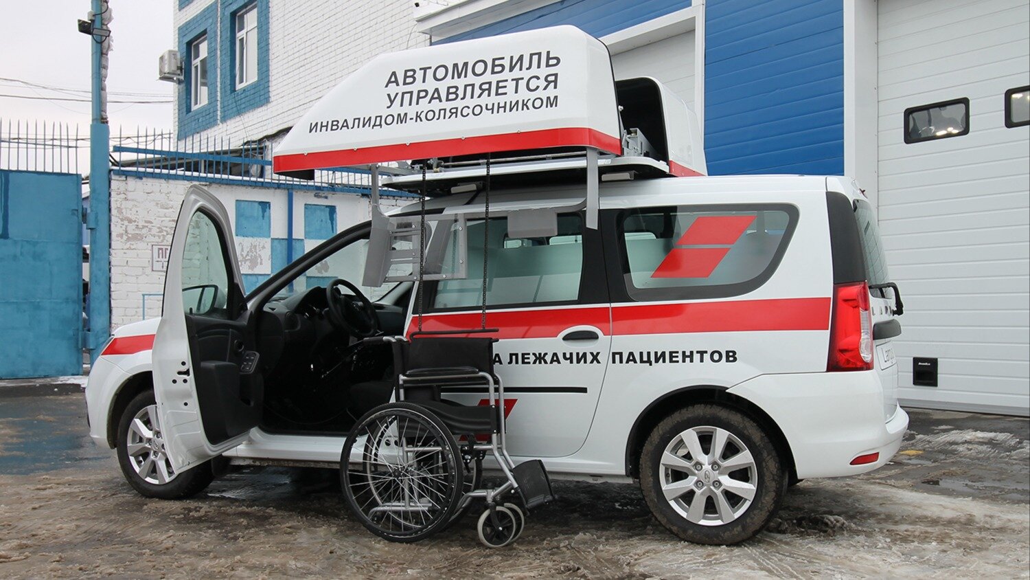 Lada Largus стал машиной медслужбы с механизмом подъёма коляски на крышу