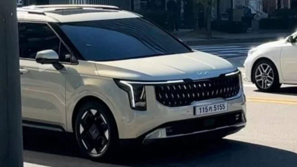Обновлённый минивэн Kia Carnival: первые фото