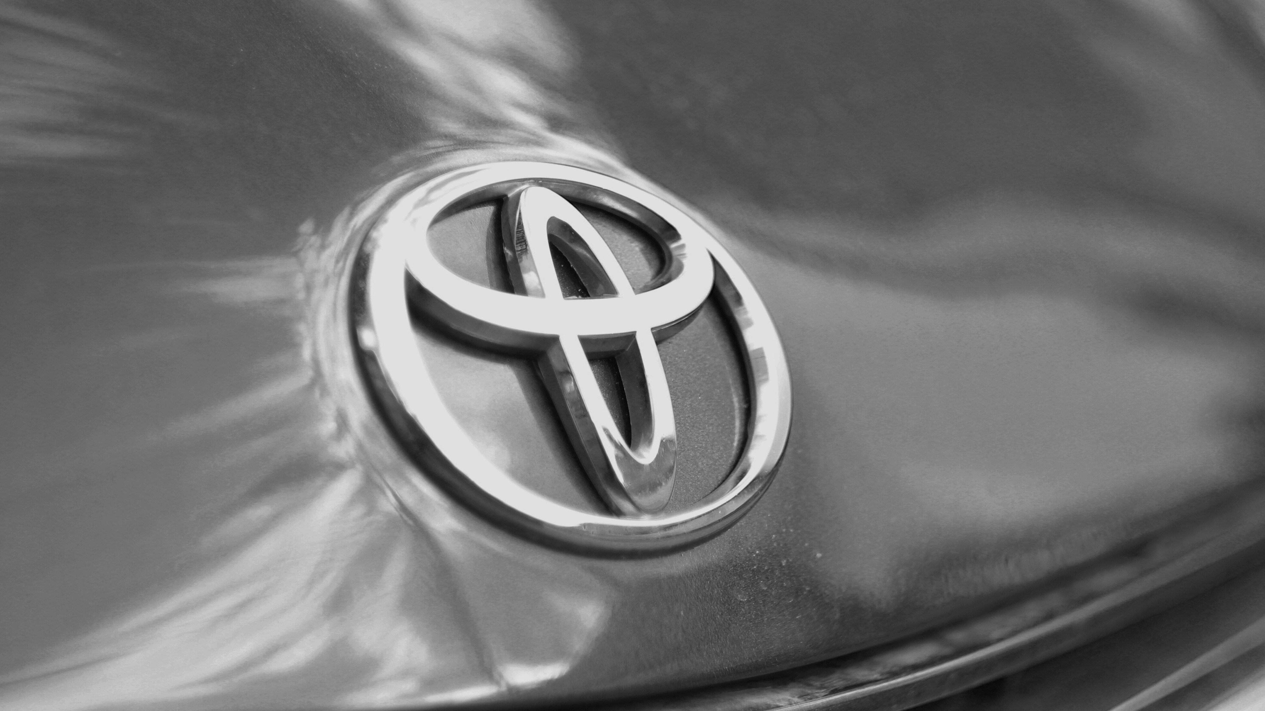 Глобальные продажи Toyota снижаются четвёртый месяц подряд
