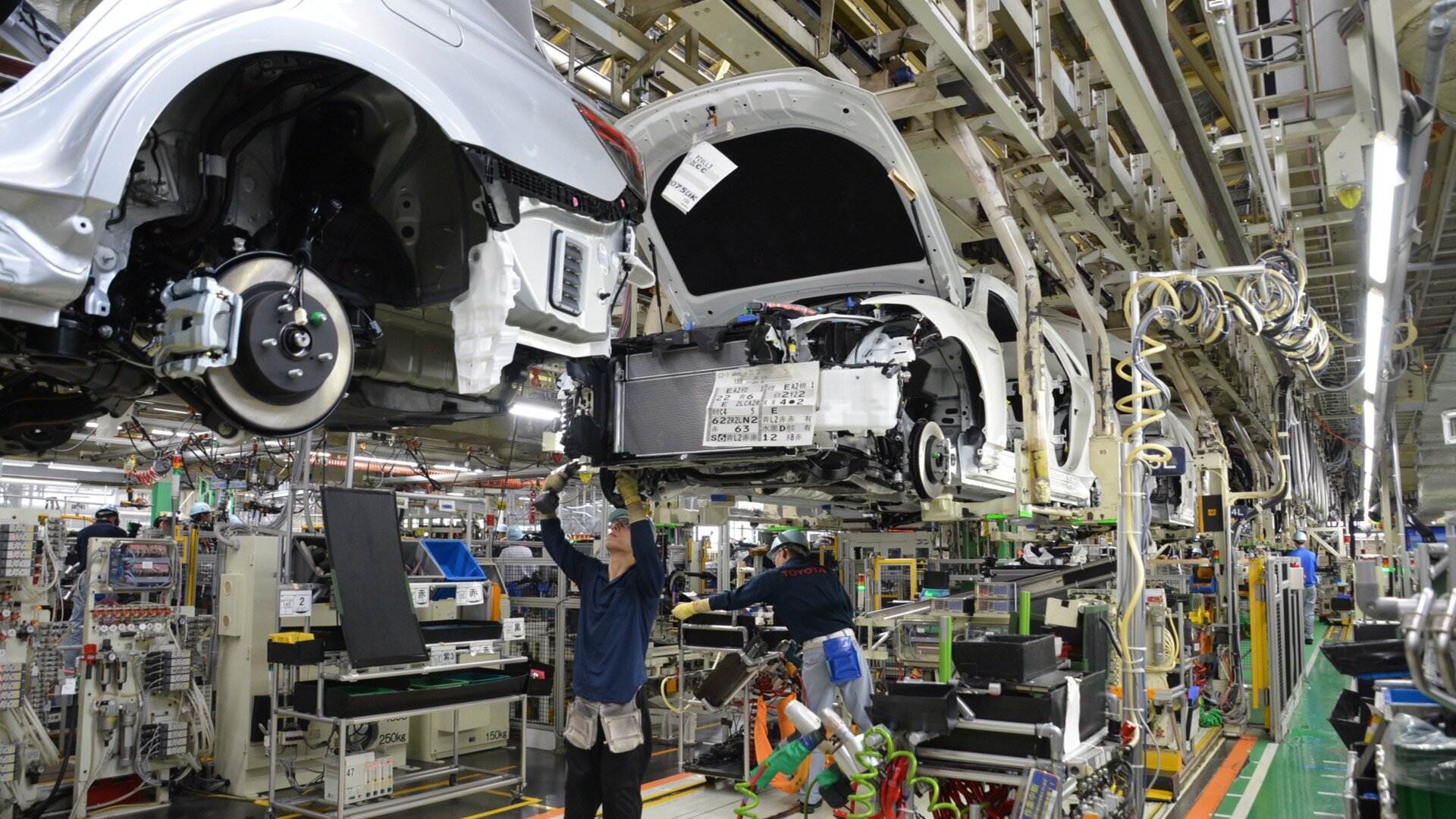 Toyota приостановила производство на всех 14 заводах в Японии
