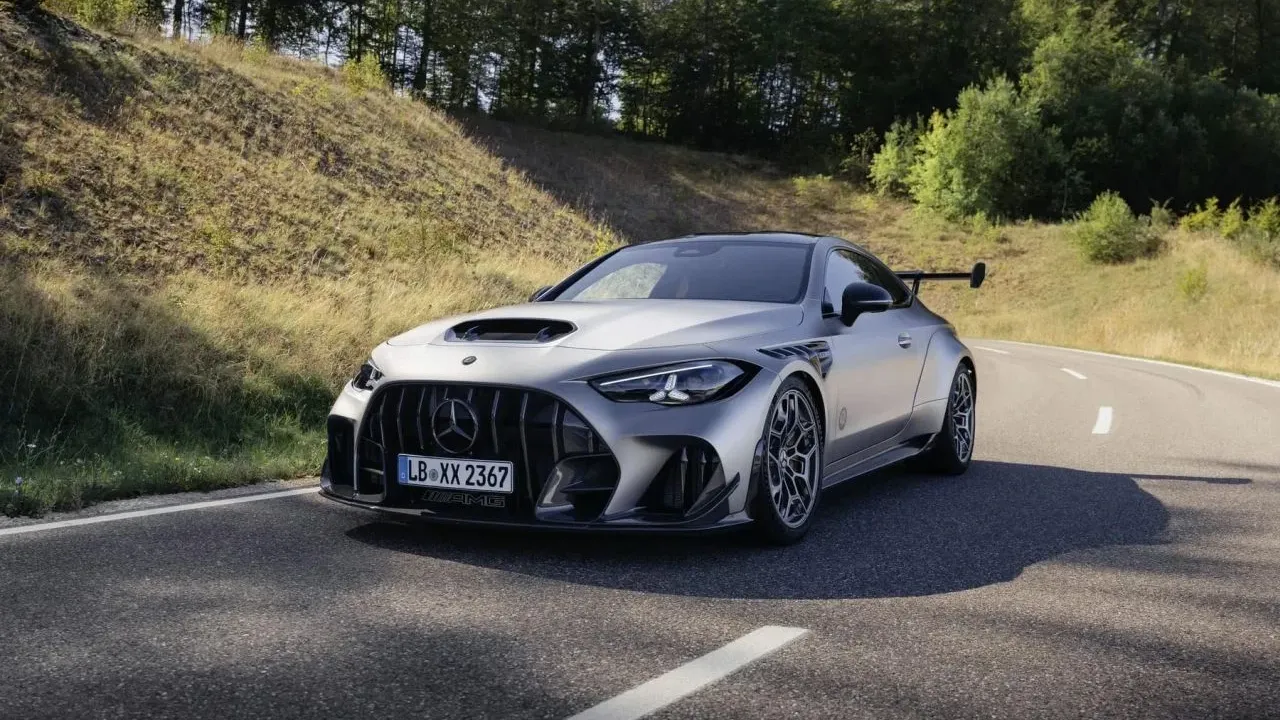 Второй суперкар Mercedes-AMG Mythos рассекречен за два дня до премьеры