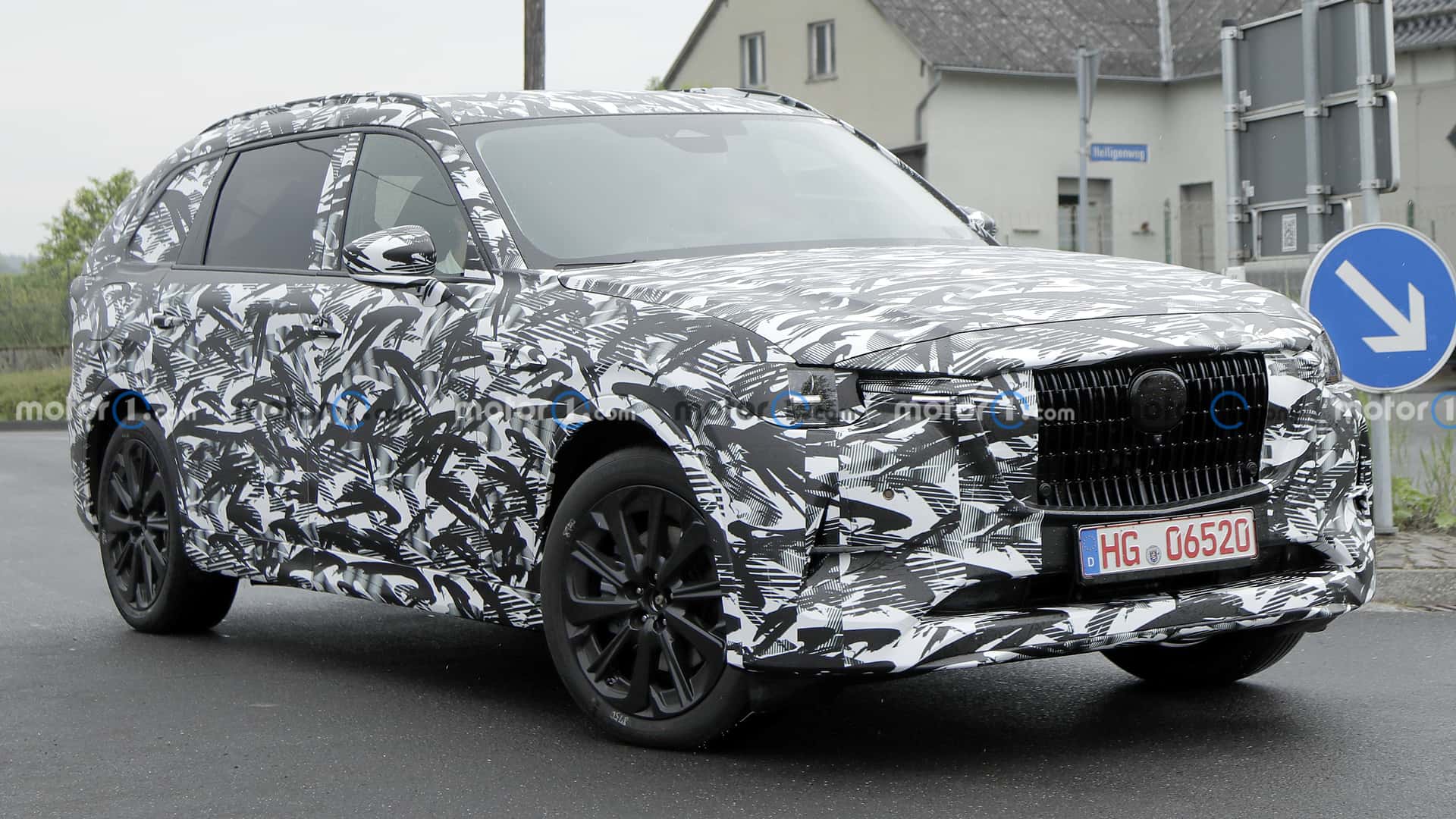 Опубликованы шпионские фото самого большого кроссовера от Mazda