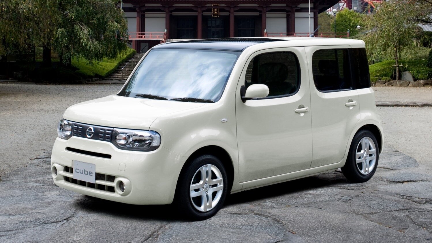 Nissan отзовёт почти 50 тысяч старых Cube из-за опасных подушек