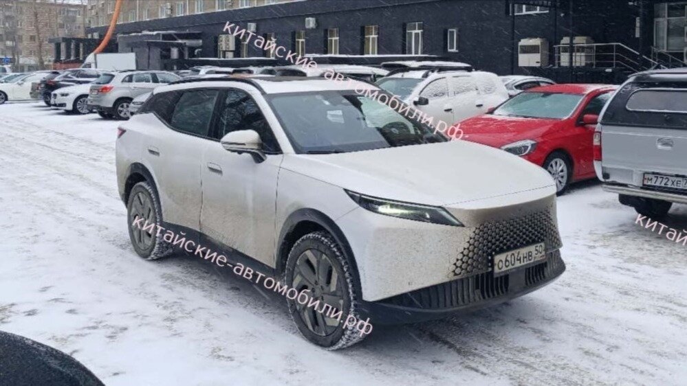 Новый кроссовер Omoda для России заметили на испытаниях в Тюмени