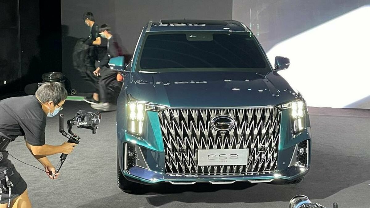BMW позавидует: китайская марка GAC показала кроссовер с гигантской решёткой радиатора