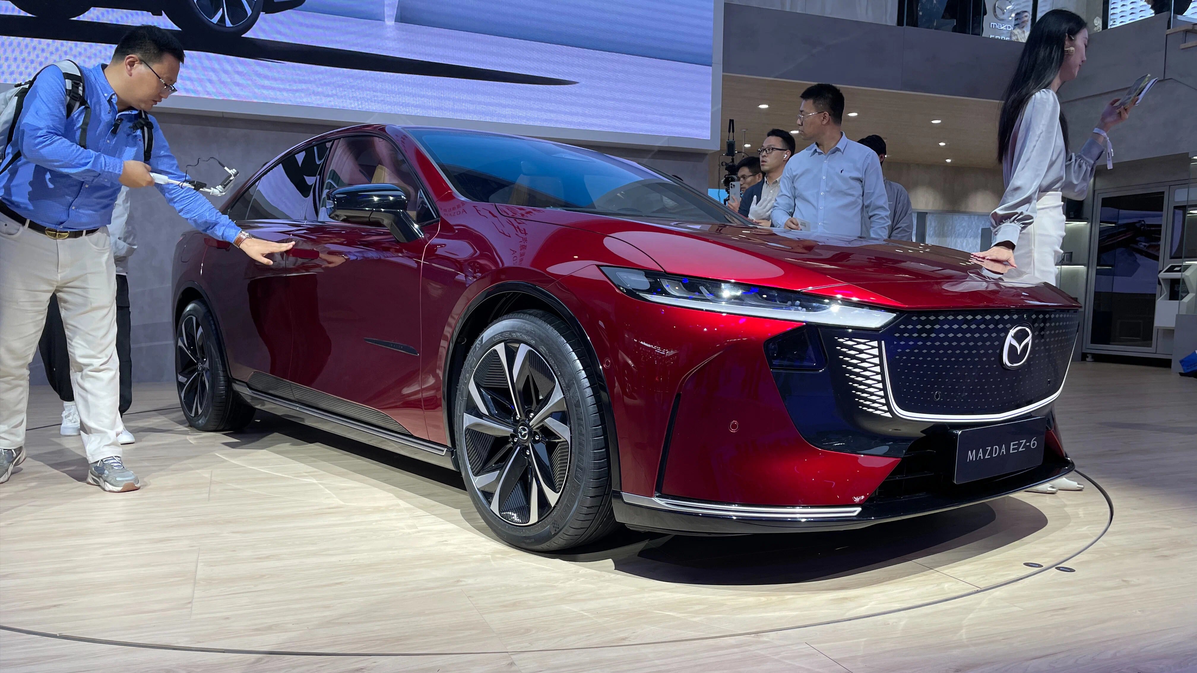 Электрический лифтбек Mazda EZ-6 к началу продаж подешевел на 2,8 тысячи долларов