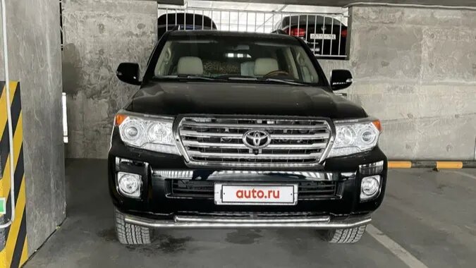Toyota Land Cruiser 200, простоявший в гараже 10 лет, выставили на Авто.ру