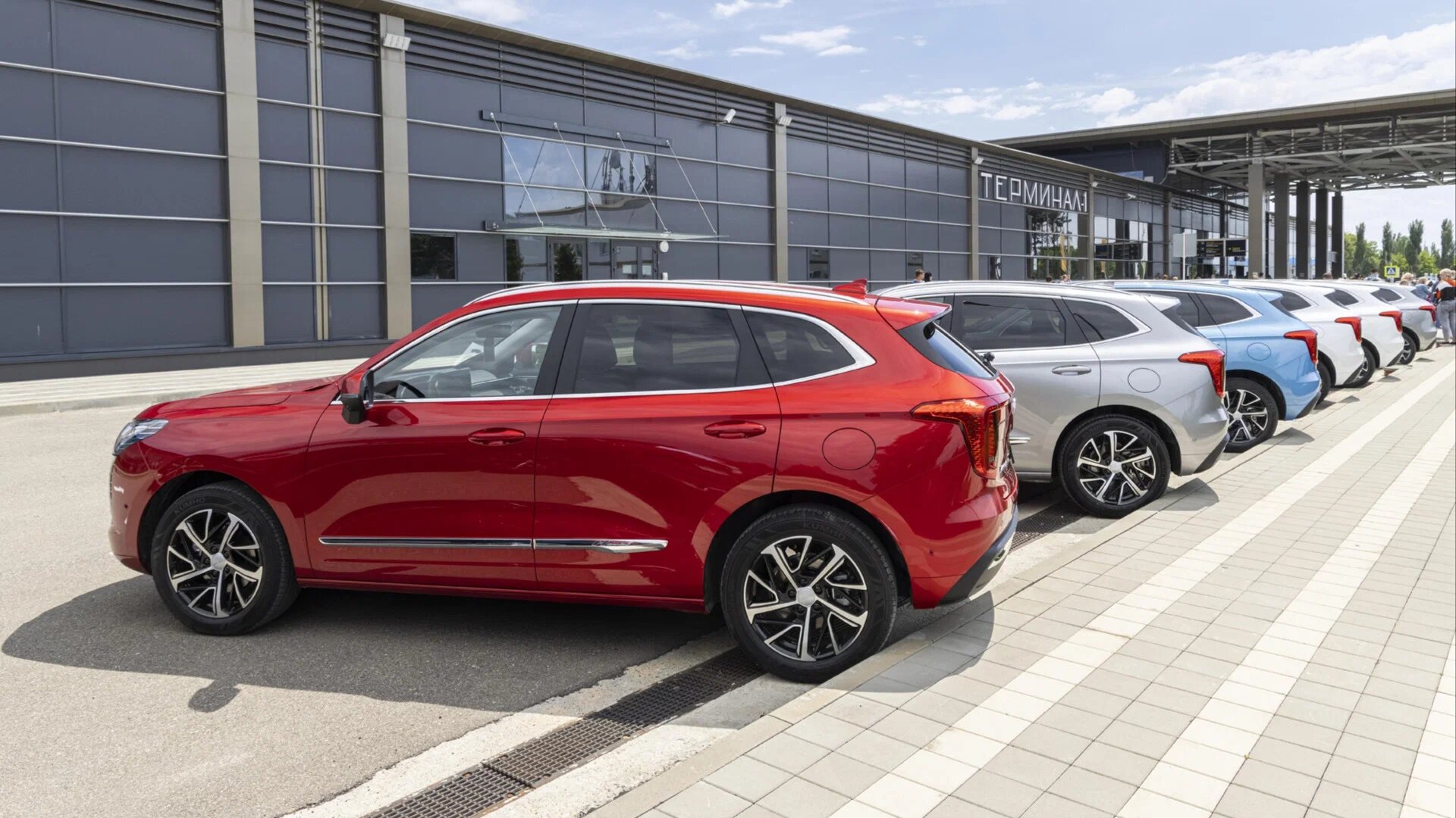 Продажи новых автомобилей в России упали впервые за три месяца