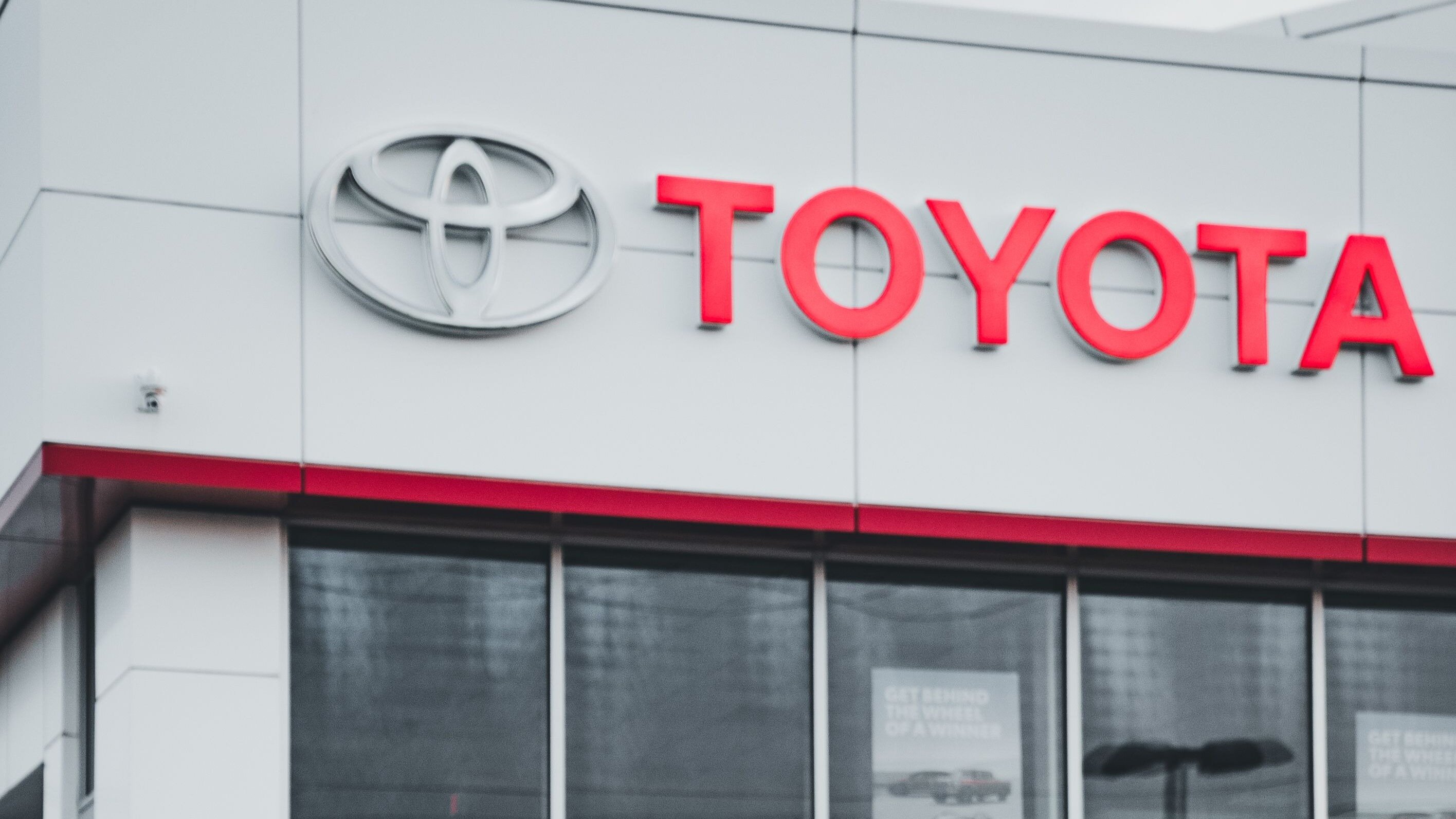 Toyota начала продвигать автомобили специально для ИИ-ботов