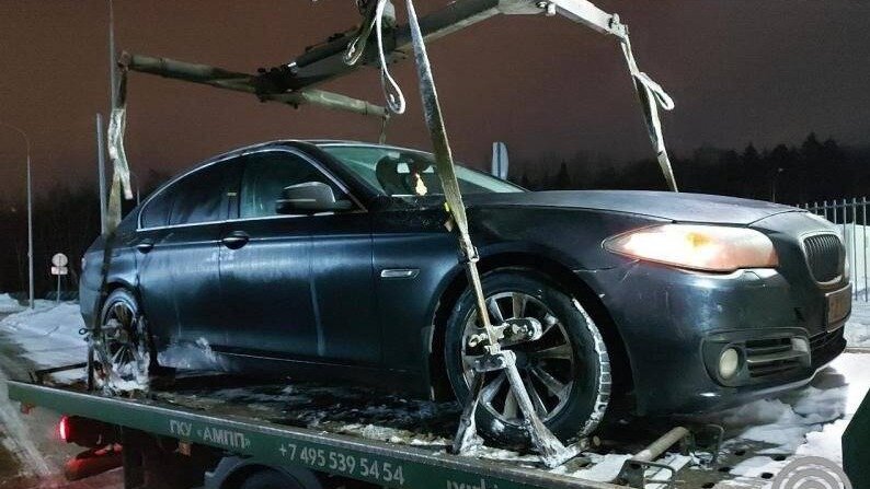 Москве и Петербургу хотят передать полномочия по эвакуации машин с мест для инвалидов