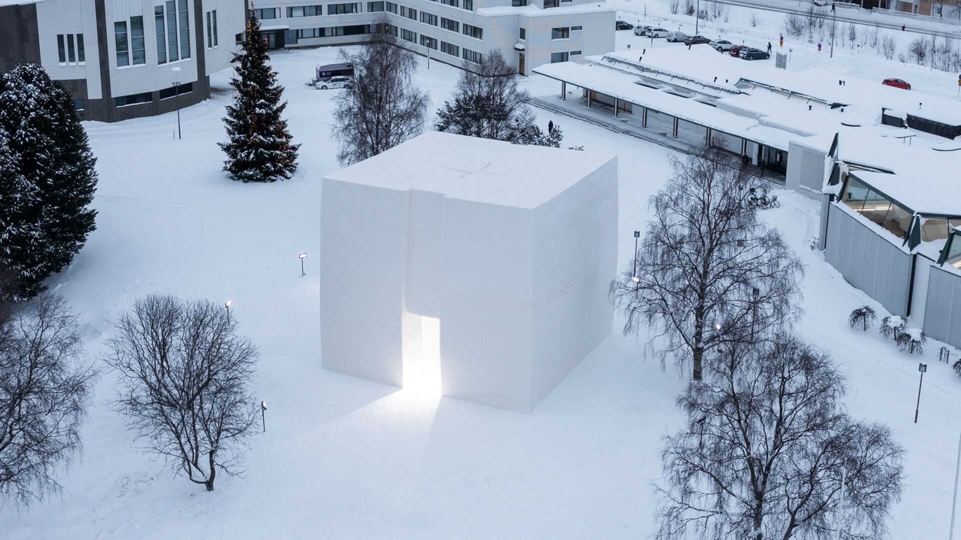 В Лапландии построили шоурум Polestar полностью из снега