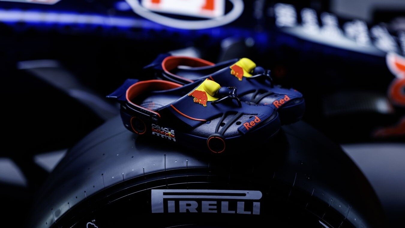 Crocs и команда Red Bull, выступающая в «Формуле-1», выпустили «гоночные» сабо