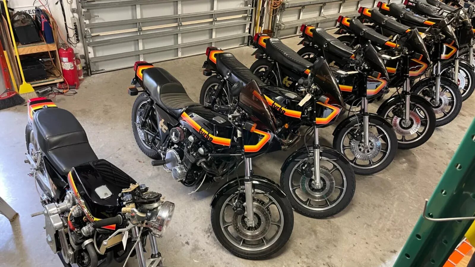 Коллекцию из семи редчайших мотоциклов Kawasaki 1978 года с турбонаддувом выставили на eBay