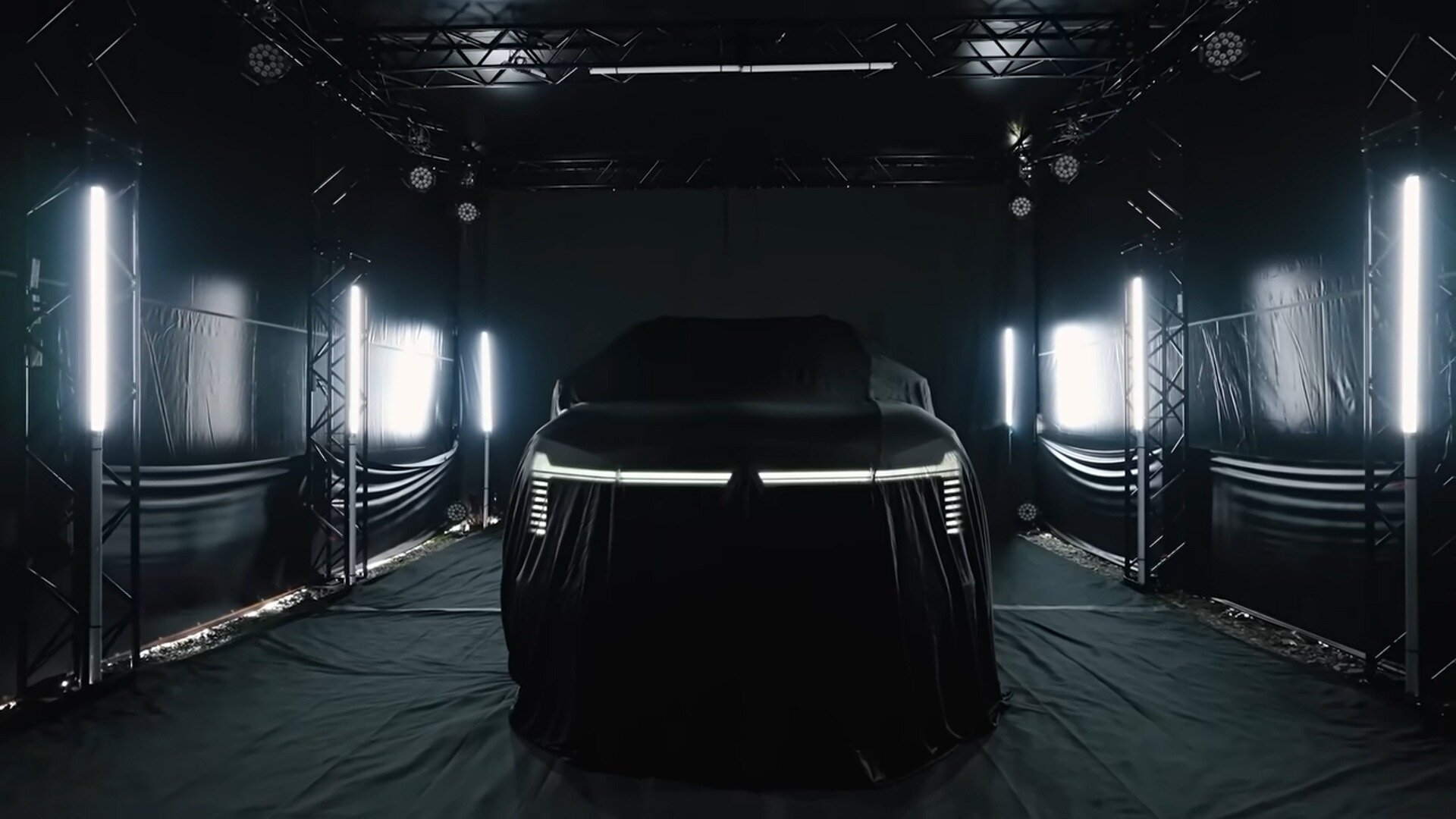 Реакцию людей, впервые увидевших новый Mitsubishi Pajero, показали на видео