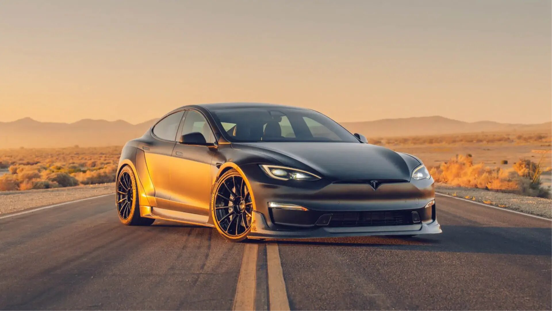 Tesla Model S получила развитый обвес и доработанную подвеску