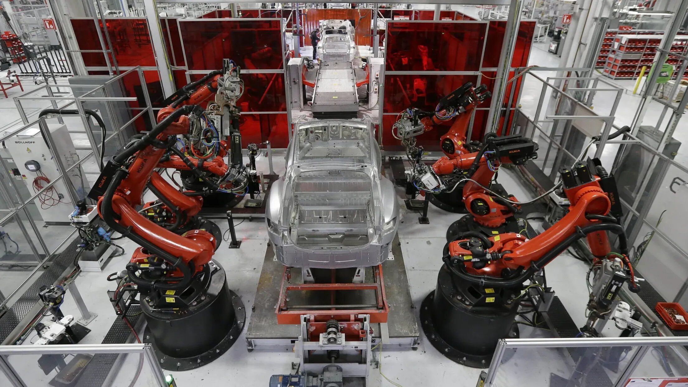 Tesla приостановит выпуск автомобилей в Китае на две недели