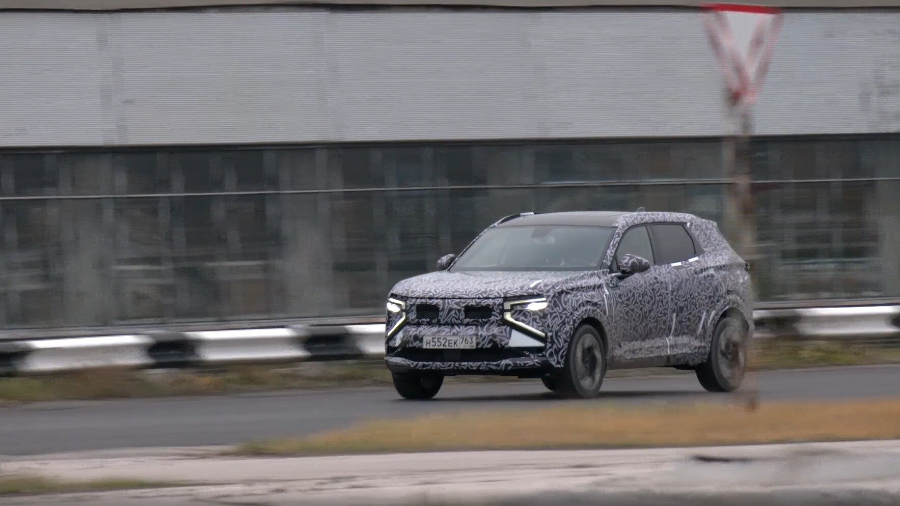 АвтоВАЗ показал на видео испытания кроссовера Lada Azimut