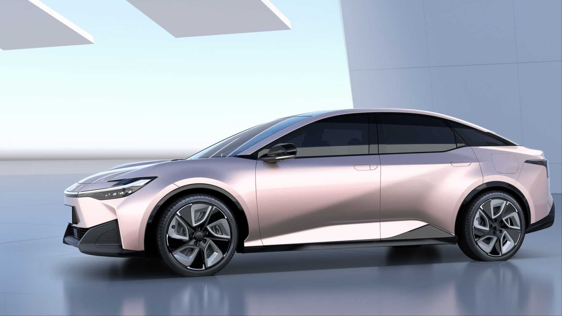 Электроседан Toyota окажется дешевле Tesla Model 3