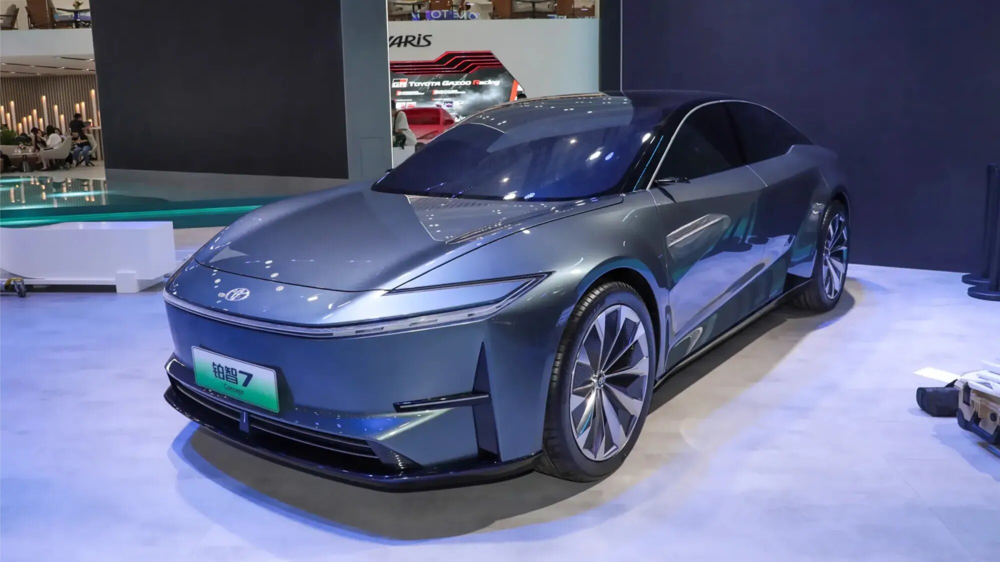 Toyota показала большой электроседан bZ7, который выйдет в 2025 году