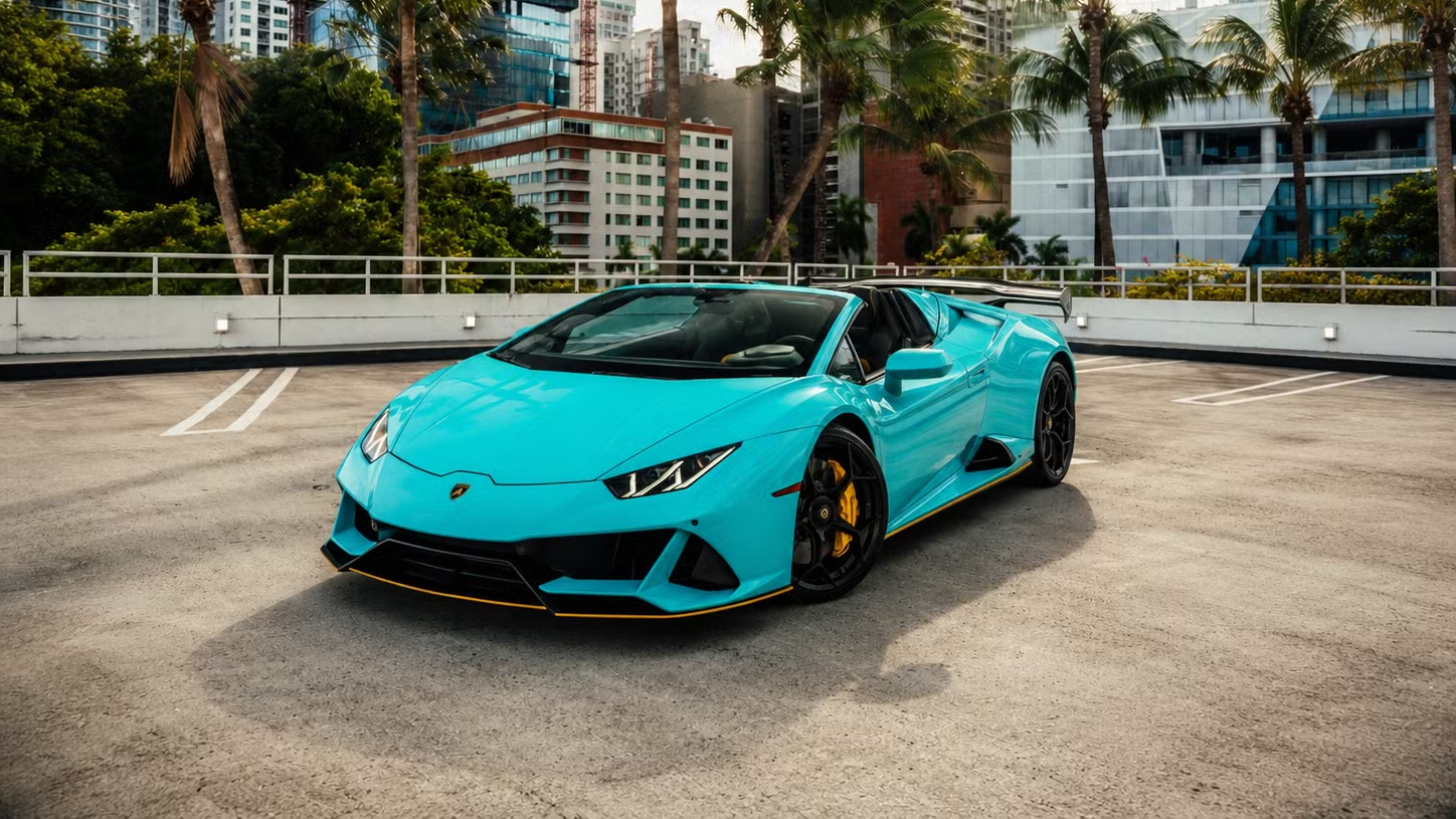 Lamborghini и Ferrari сдают в аренду всего за 23 доллара: при чём тут футбол