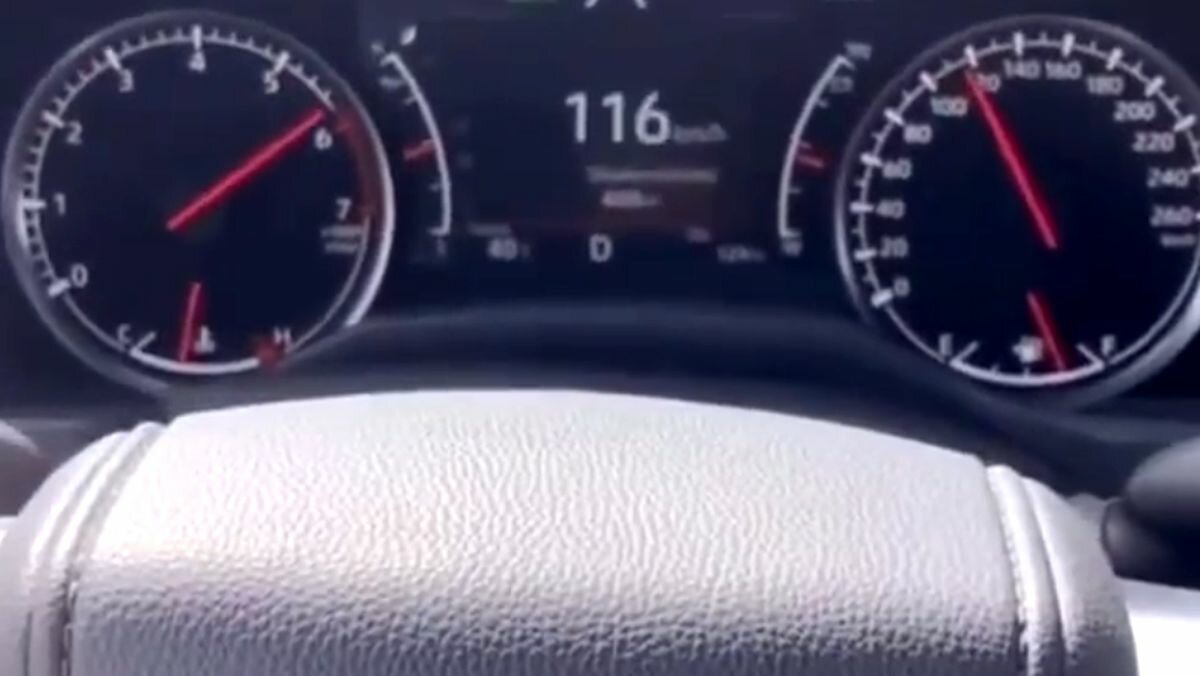Появилось видео, как новый Toyota Land Cruiser разгоняется до сотни