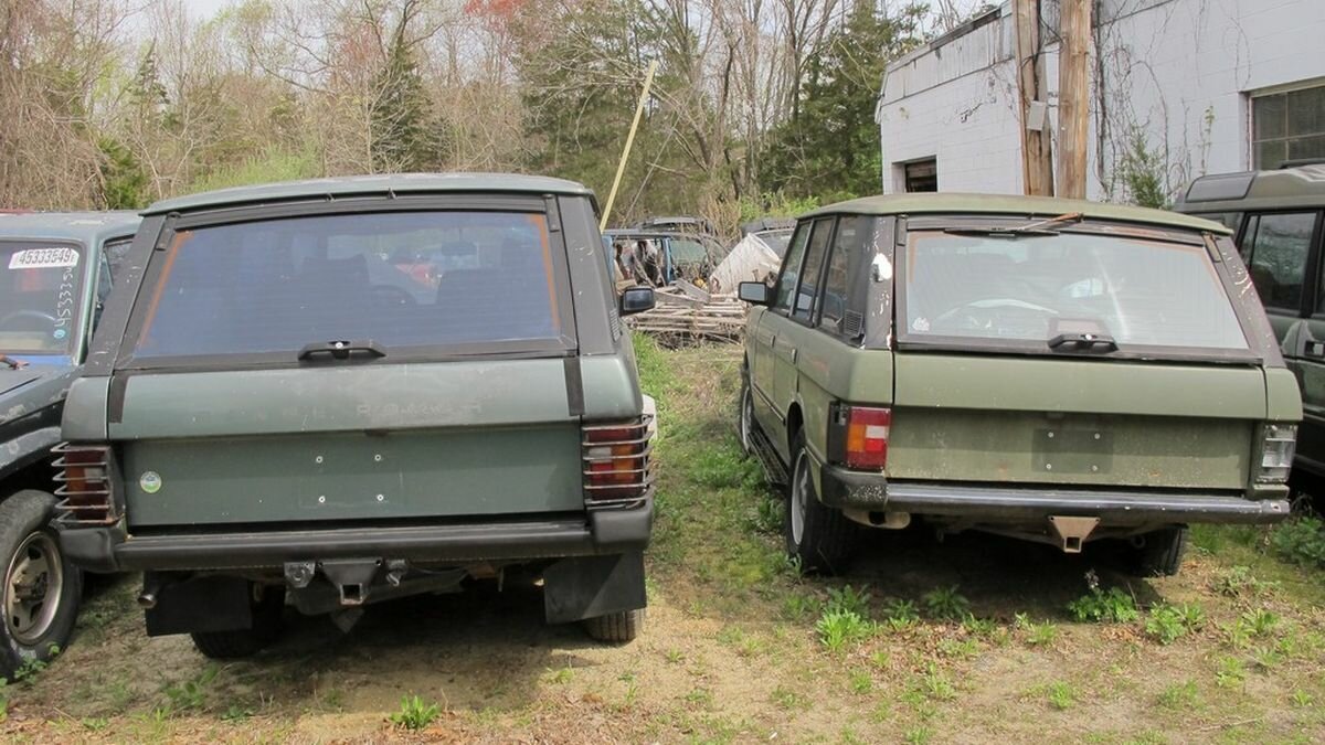 «Кладбище» внедорожников Range Rover продают за 5 миллионов рублей