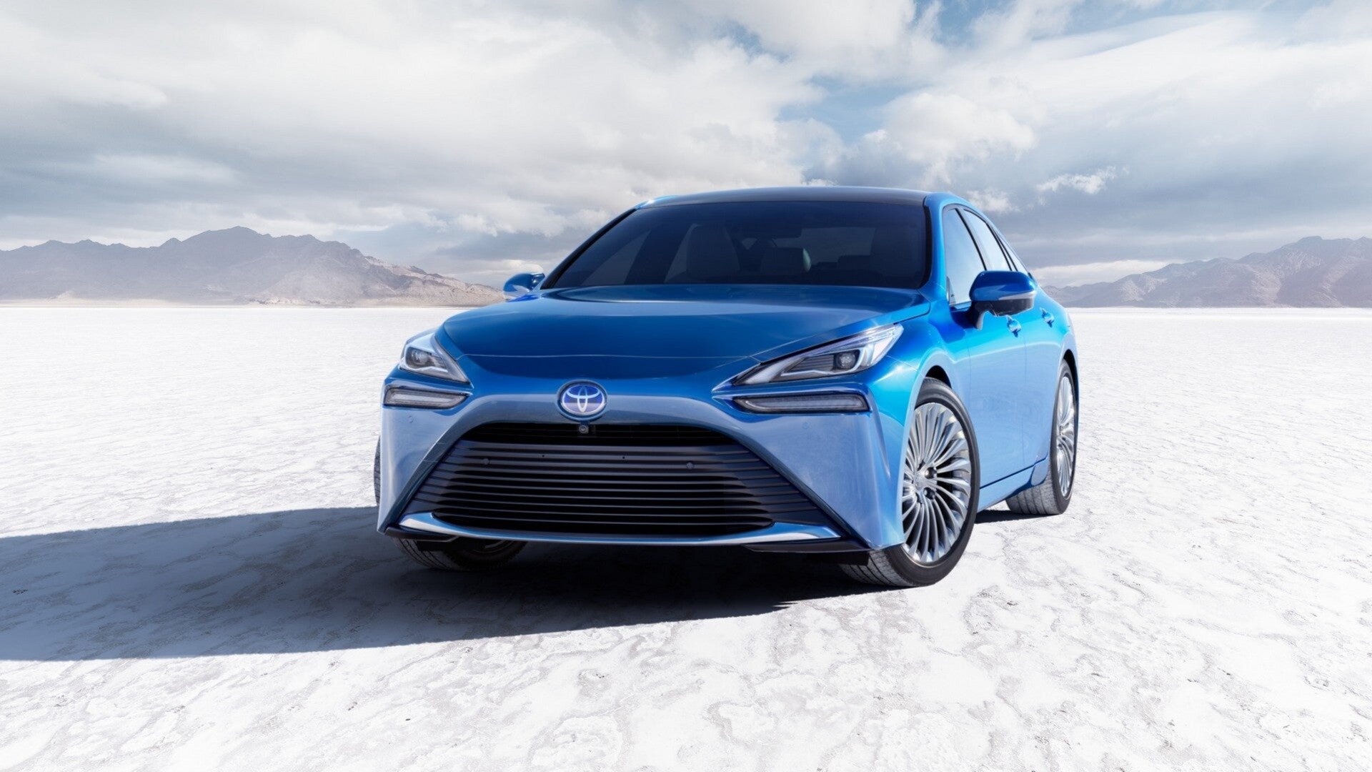 Toyota не будет полностью переходить на электрокары