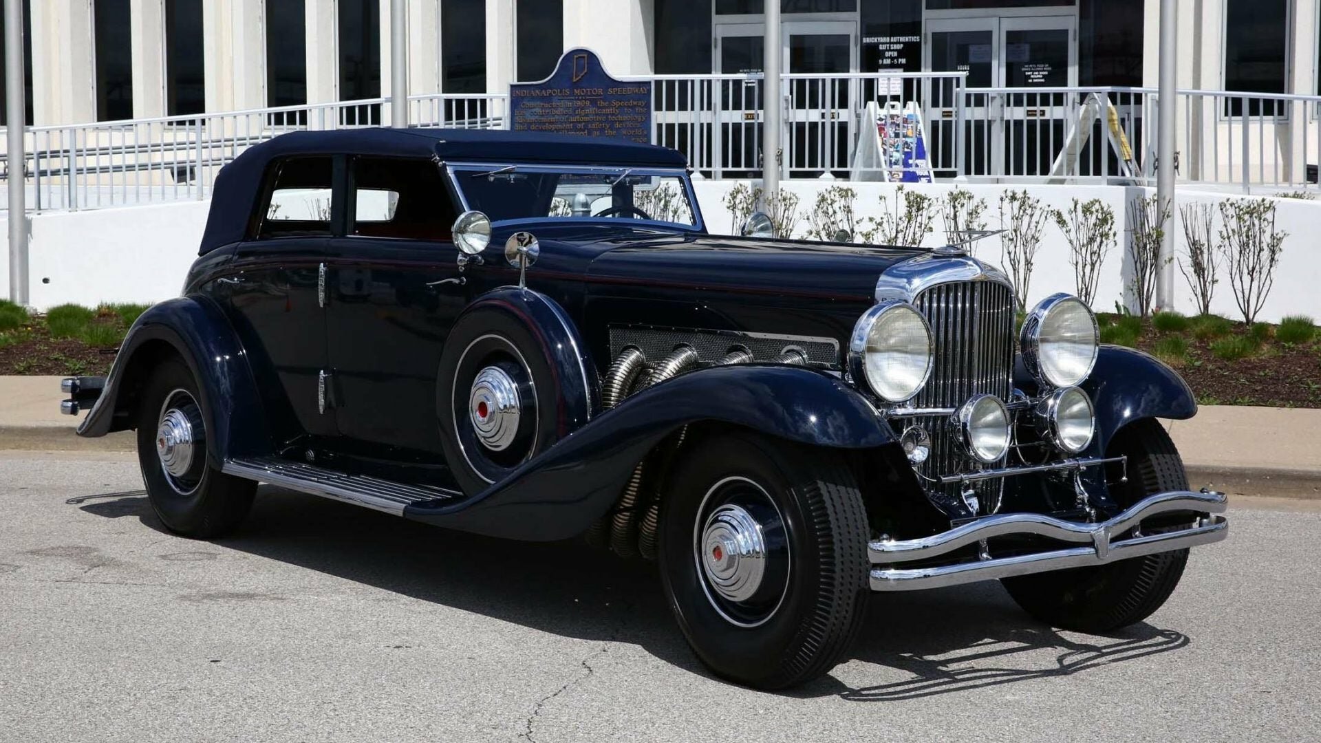 Один из двух сохранившихся кабриолетов Duesenberg почти поставил рекорд аукциона