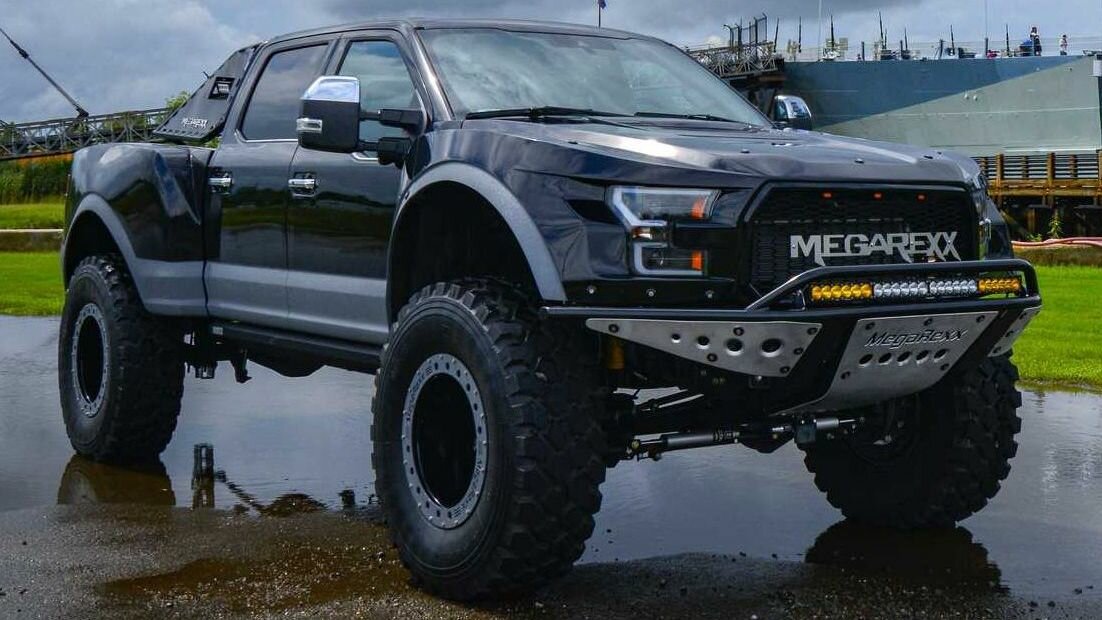 46-дюймовые колёса и огромный дорожный просвет: Ford F-250 превратили в MegaRaptor