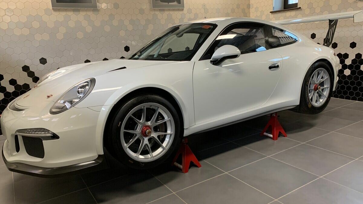 В России продают гоночный Porsche 2016 года, на котором вообще не ездили