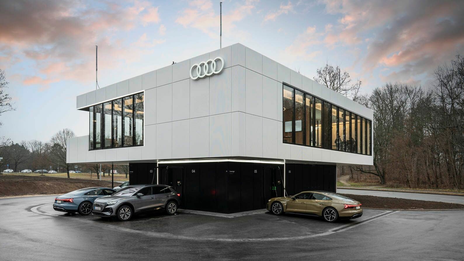 Заряжать электрические Audi можно будет сидя в роскошном лаунже