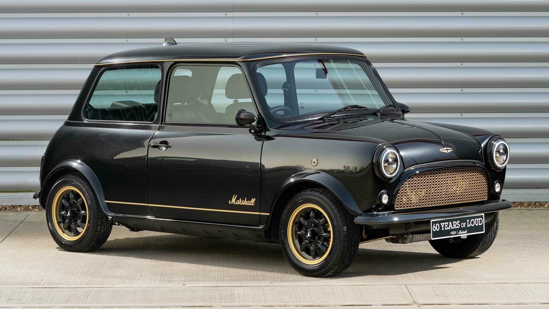 В рестомод Mini встроили усилитель для электрогитары