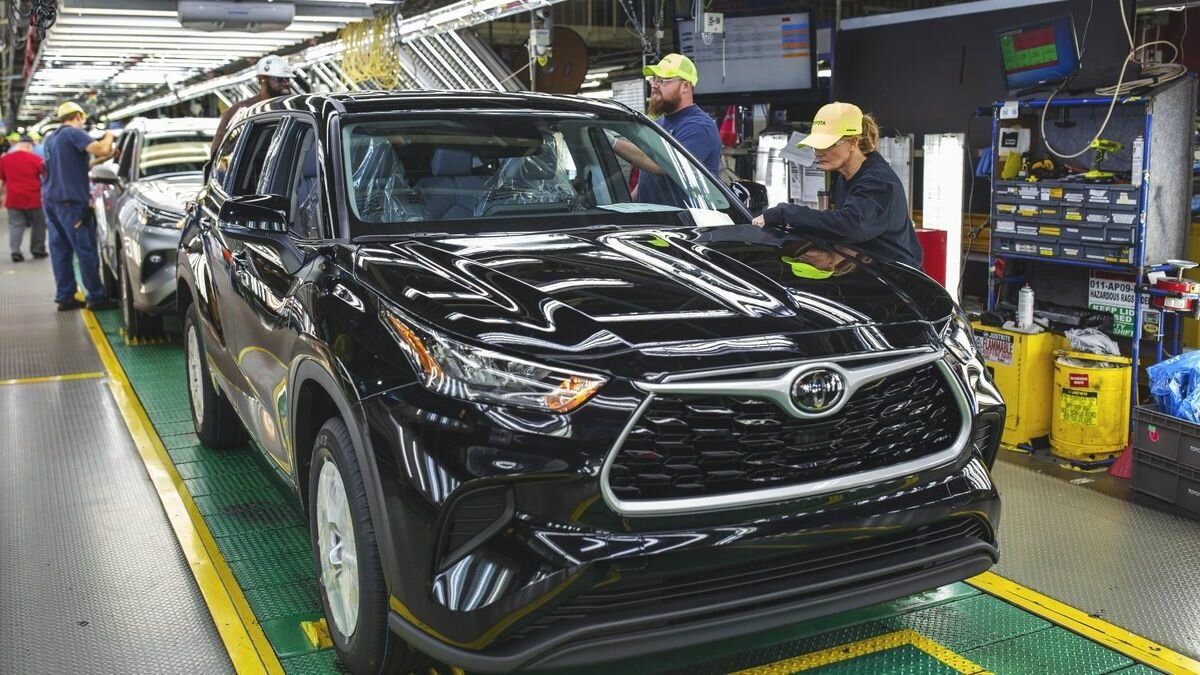 Мировые продажи Toyota Motor падают девятый месяц подряд