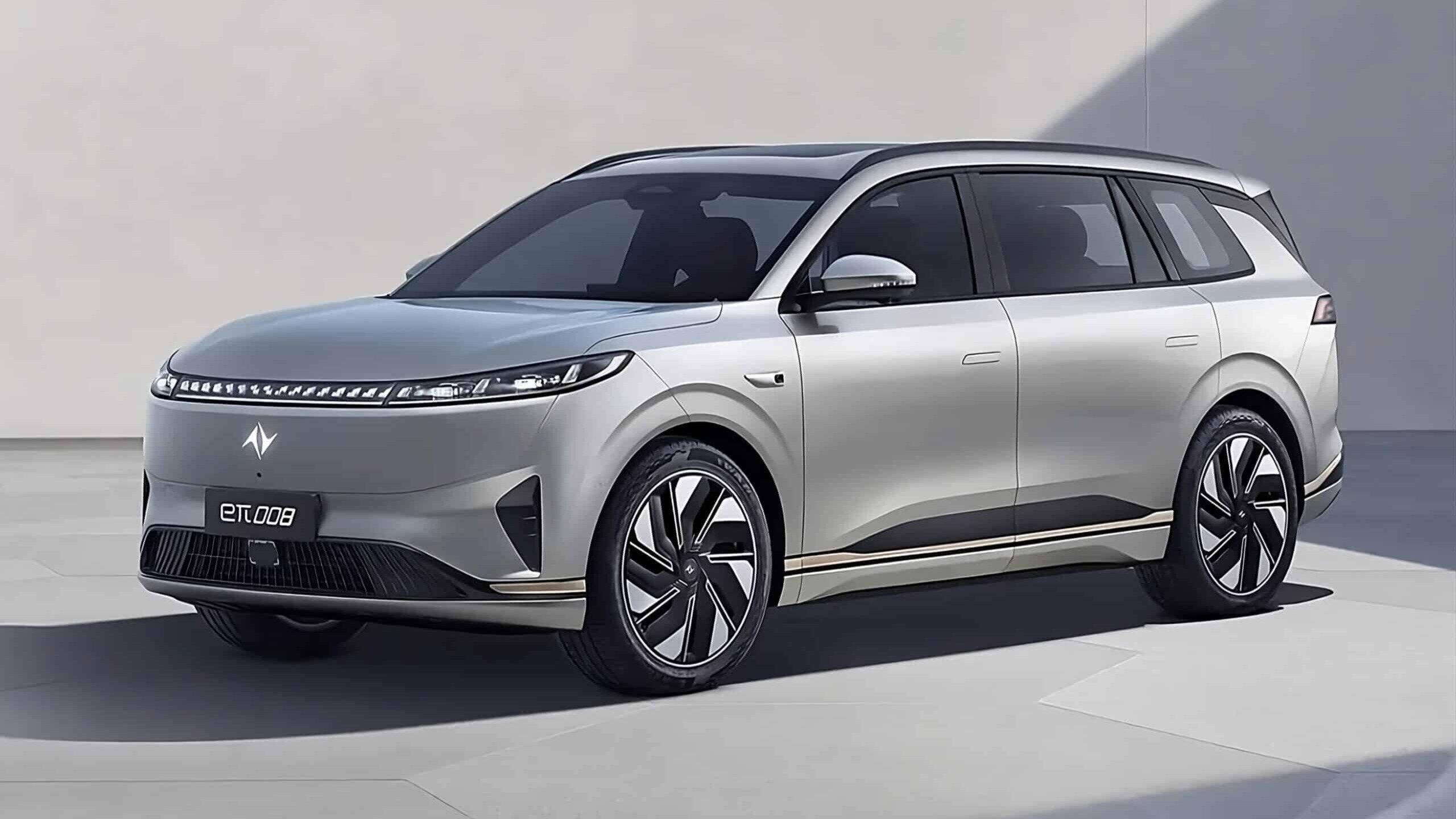 У электрокроссовера Dongfeng eπ 008, который ждут в России, появилась пятиместная версия за 2,7 миллиона рублей