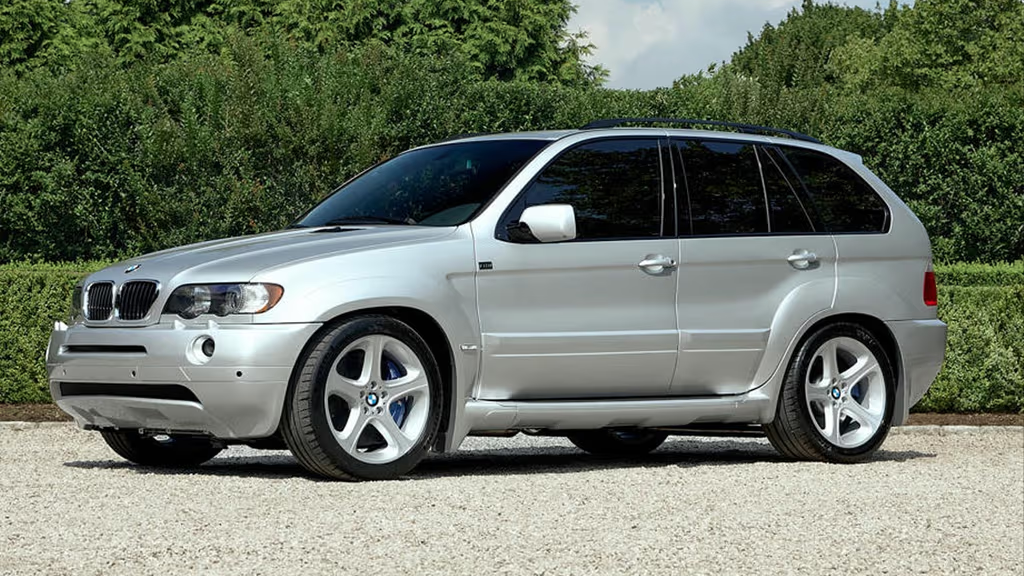 Старый BMW X5 оснастили большим V10 и «механикой»
