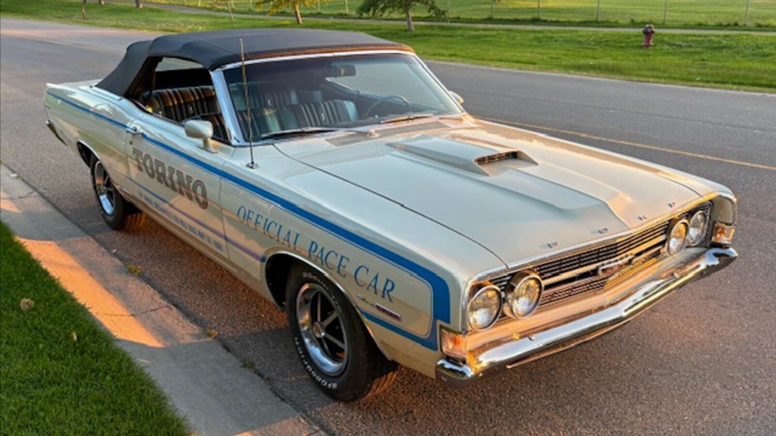 На продажу выставлен уникальный Ford Torino из 1960-х с гоночной историей