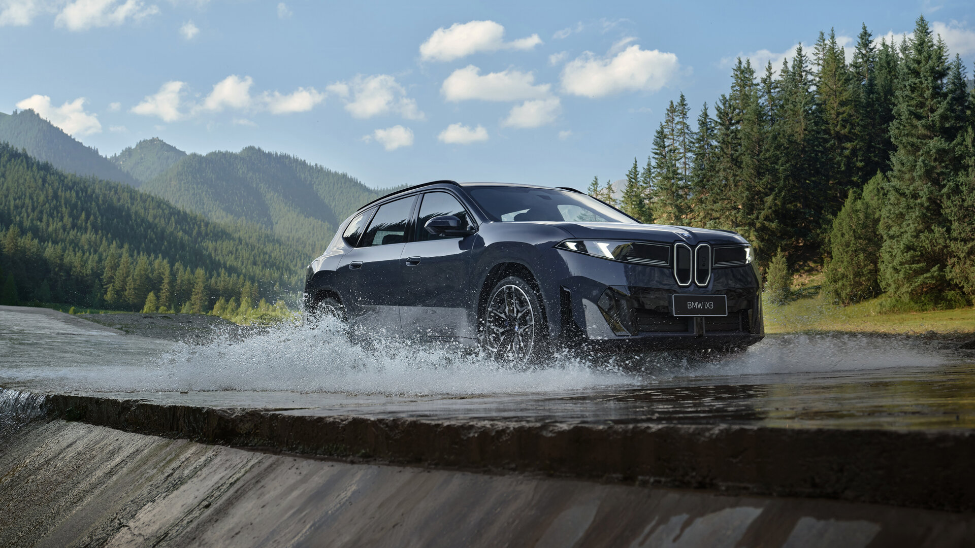 Удлинённый кроссовер BMW iX3 получил ценник в Китае