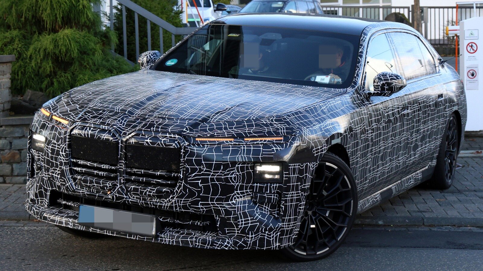 Будущий BMW 7 серии от Alpina попал на фото