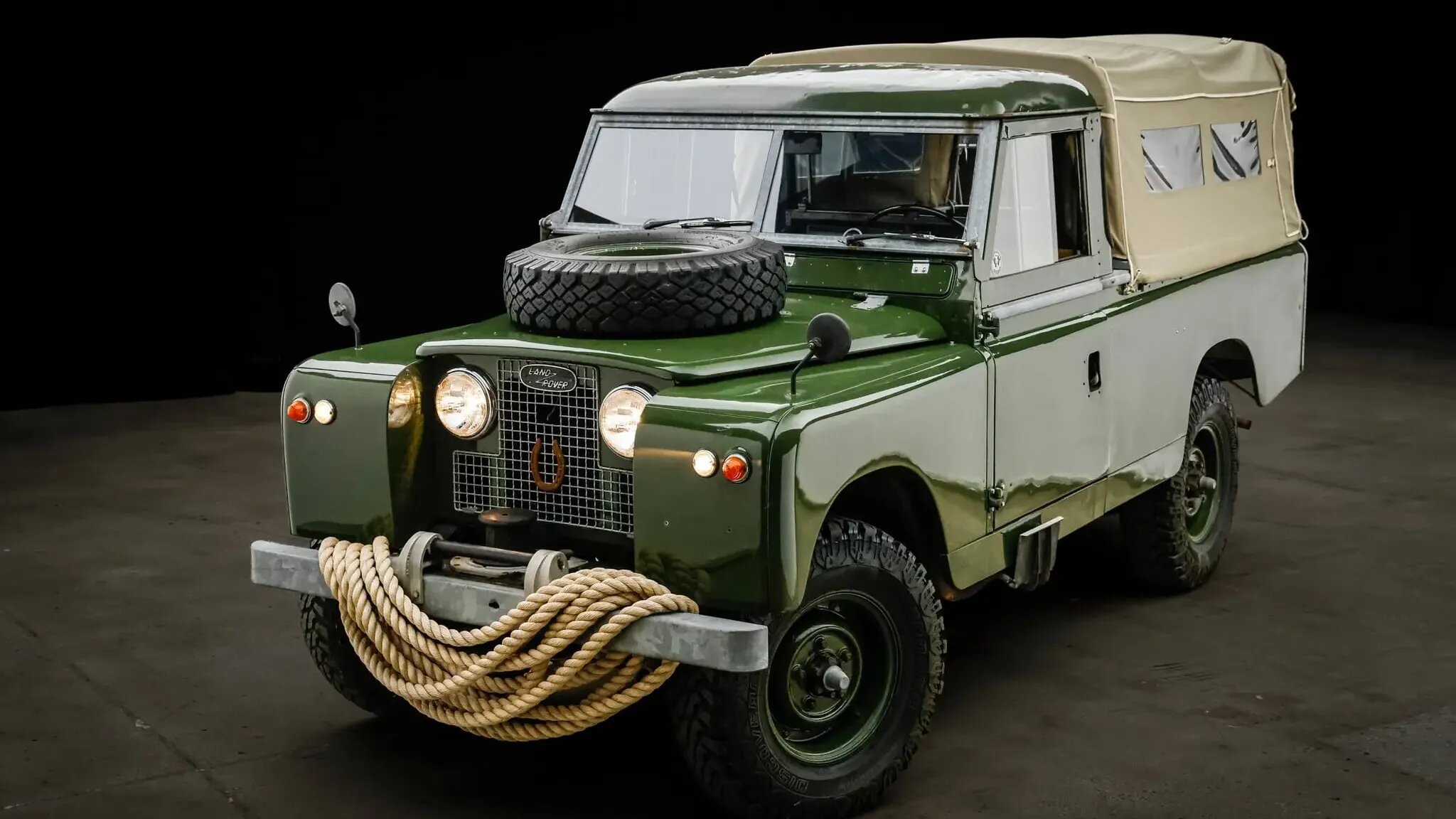 За пикап Land Rover из гаража «Джеймса Бонда» предлагают всего 18,5 тысячи долларов