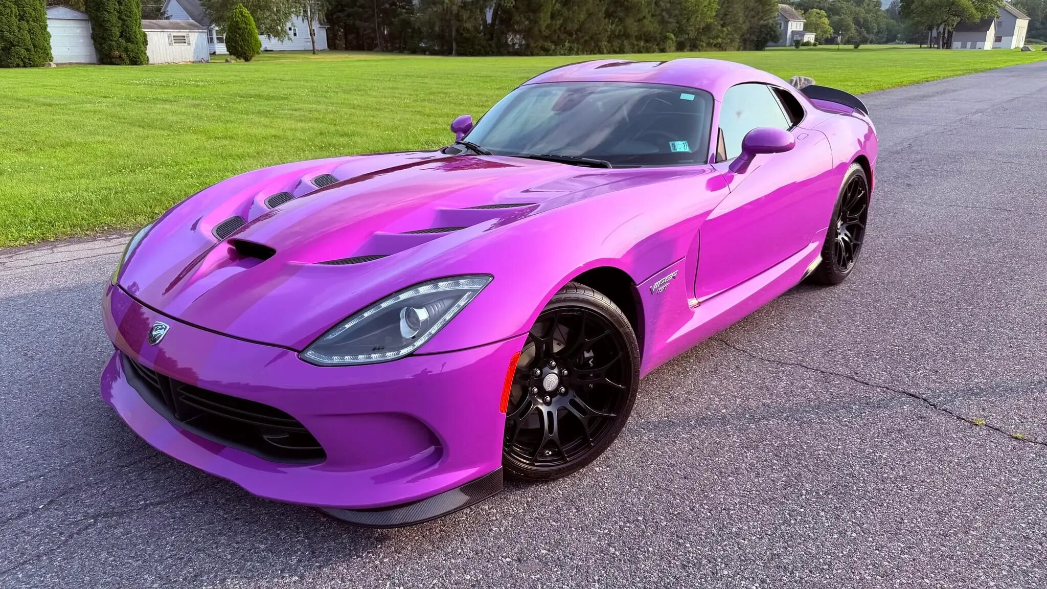 Уникальный розовый Dodge Viper продали по цене четырёх Corvette