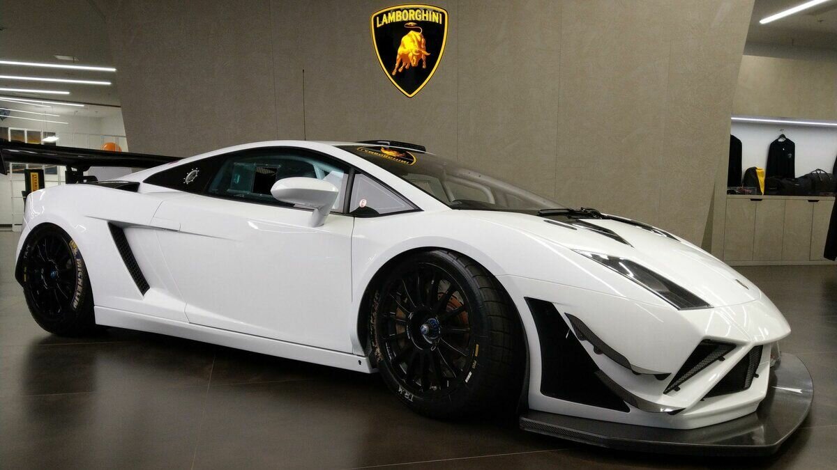 В Москве продают один из 49 трековых Lamborghini Gallardo GT3 со снаряжением для гонок 