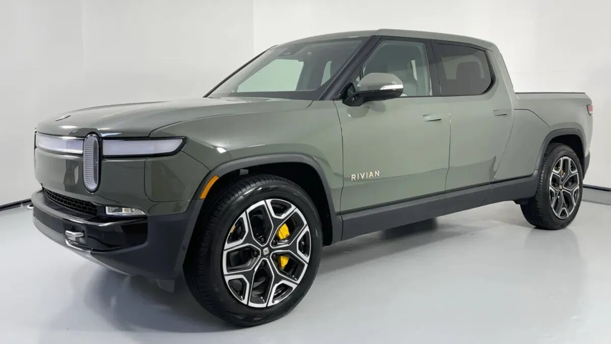 На Авто.ру стали доступны электропикапы Rivian R1T — новые и с пробегом