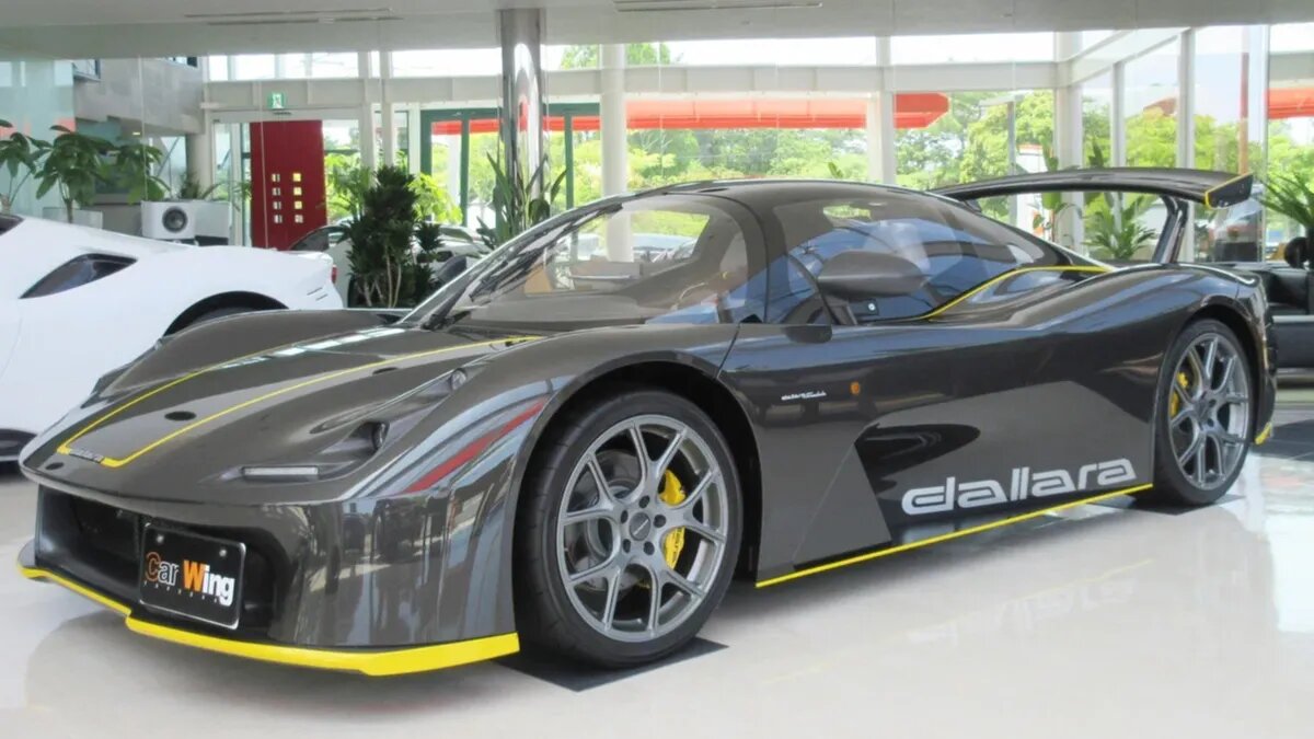 На Авто.ру продают редкое спорткупе-трансформер Dallara Stradale, которое превращается в таргу и спидстер