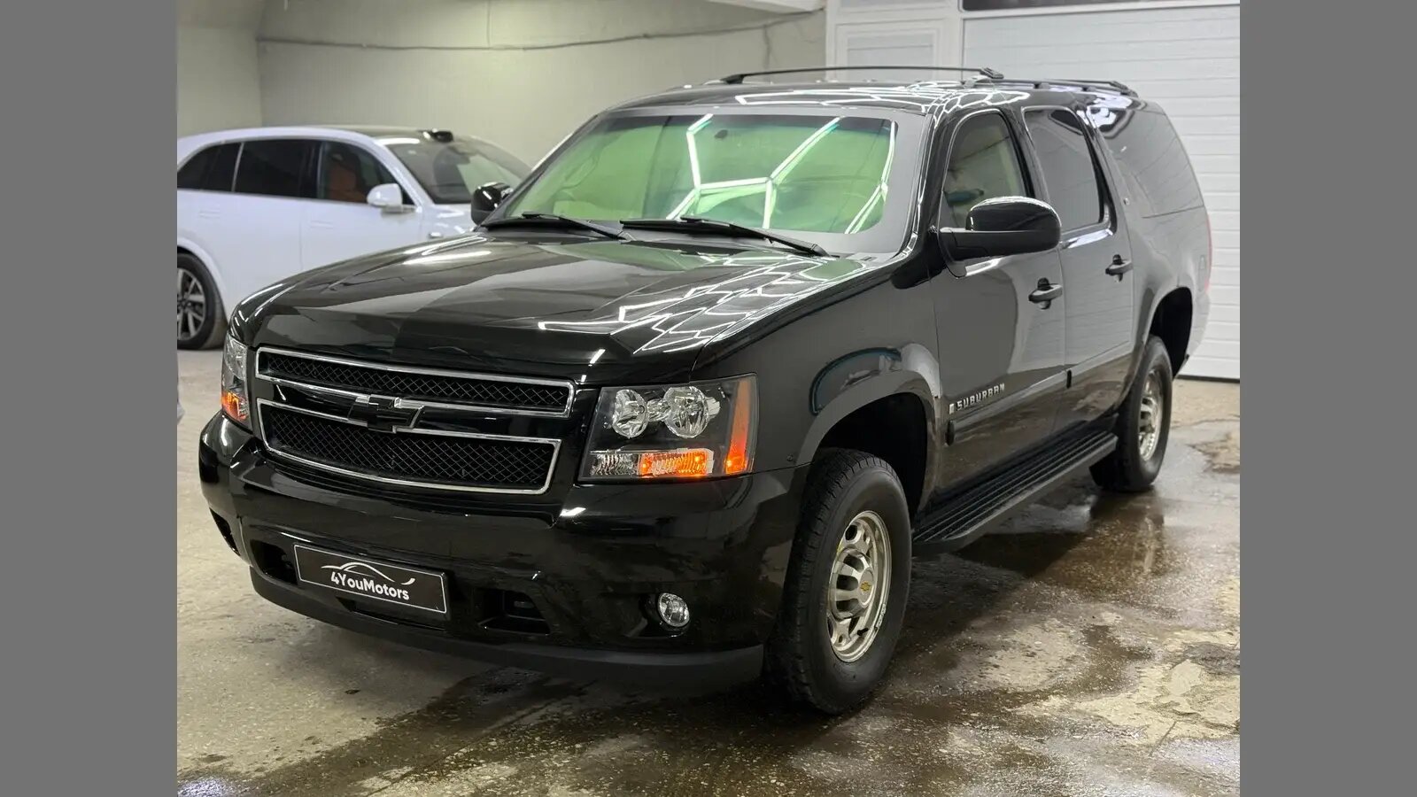 20-летний Chevrolet Suburban почти без пробега продают за 5,9 миллиона: он бронированный