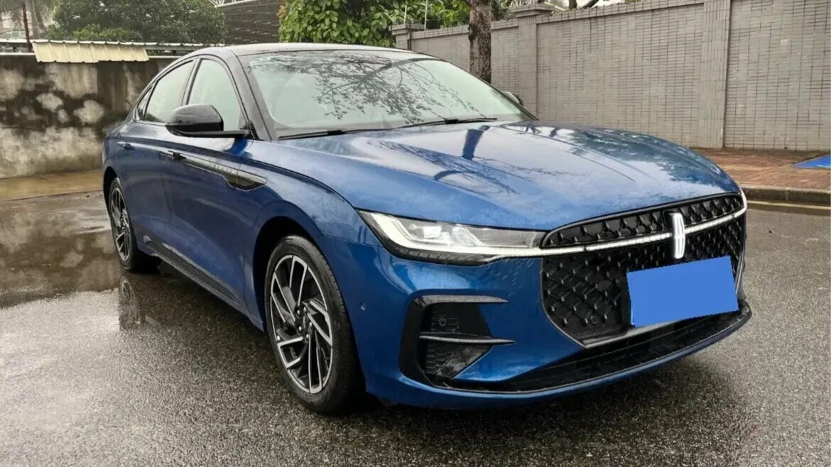 На Авто.ру начали продавать бизнес-седан Lincoln Zephyr из Китая